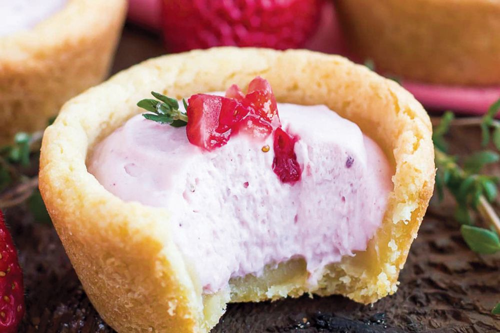 Strawberry cheesecake cookie cups