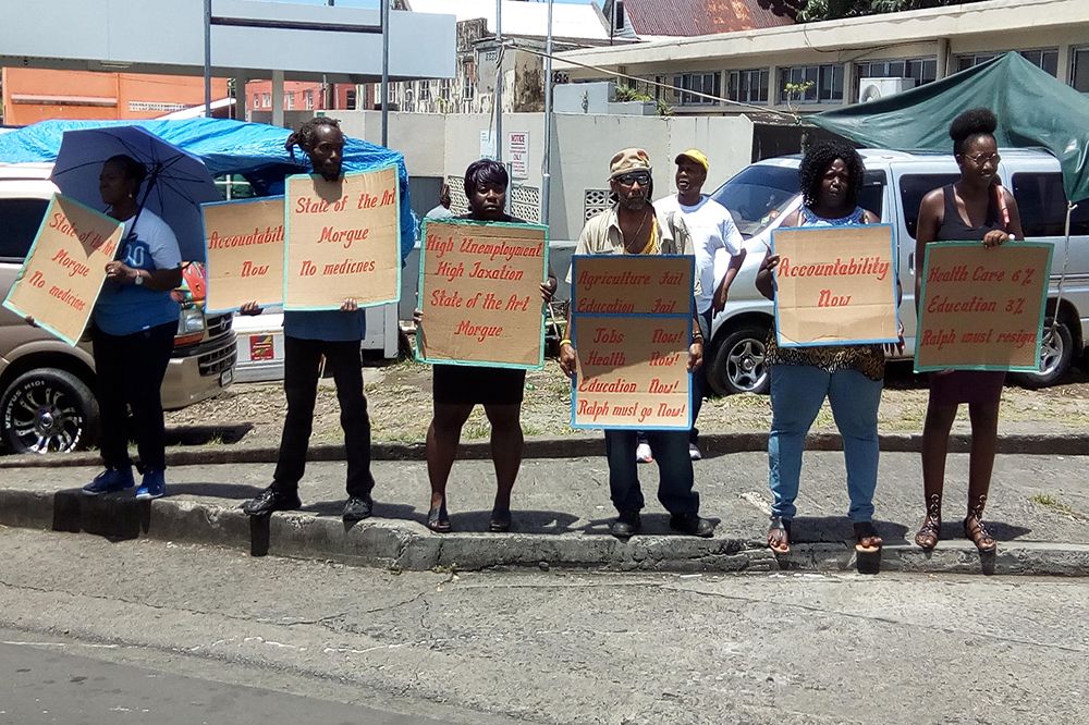 Front Line protests death of activist in front of hospital