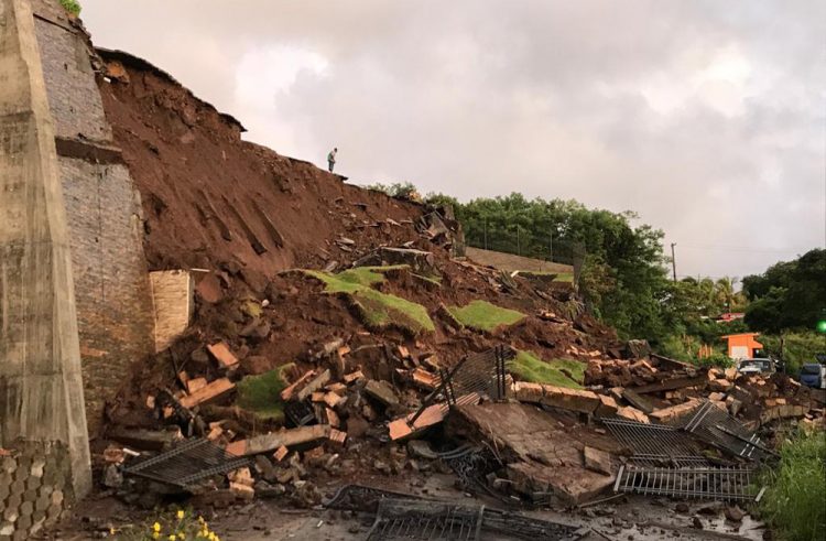 Ratho Mill road closed following collapse of part of Jack’s wall