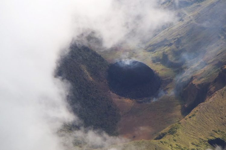 Effusive eruptions taking place at La Soufriere volcano